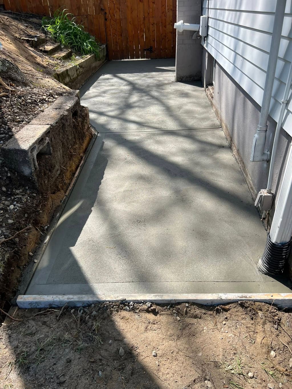 Side patio pour